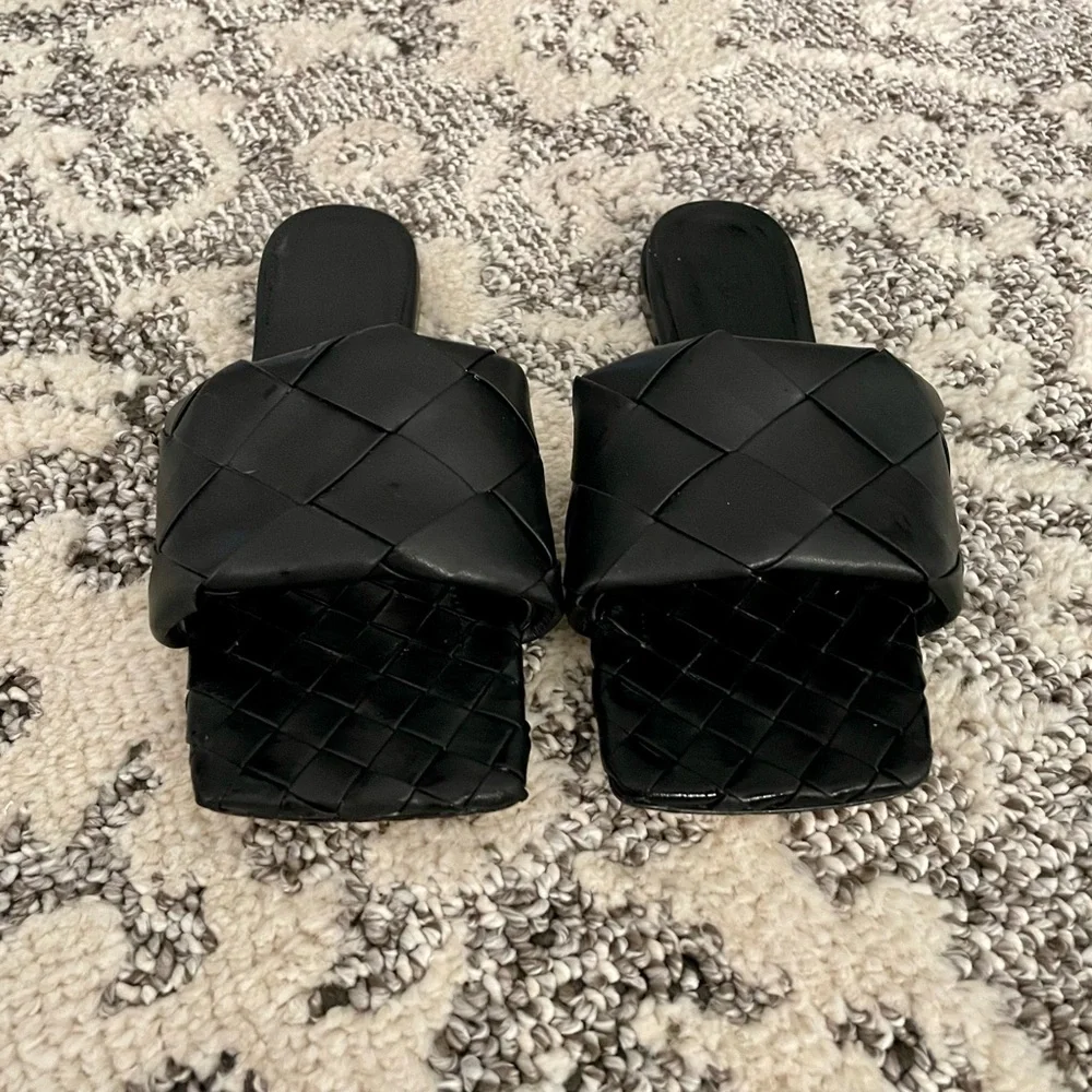 SALE - original price > $1100 Black Intreciatto Bottega Venetta Slides - Picture 3 of 8